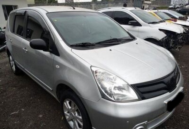 NISSAN LIVINA 1.8 AT